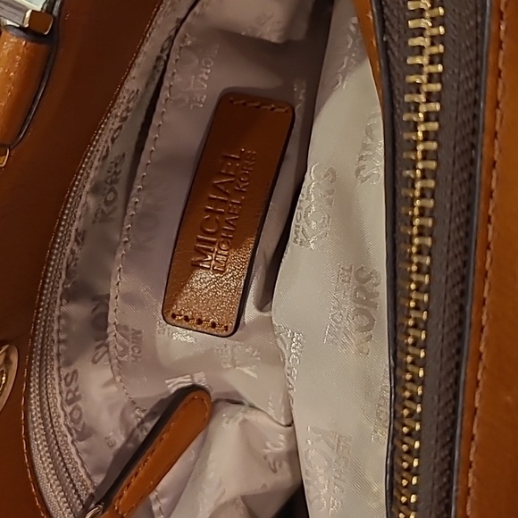 Michael Kors Authentic Florence Bag & matching Wallet (like new) - Picture 8 of 15